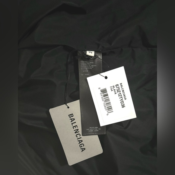 NEW WITH TAGS BALENCIAGA C SHAPED PUFFER Logo Black Sz 34 Curved Hem Jacket - Picture 9 of 14